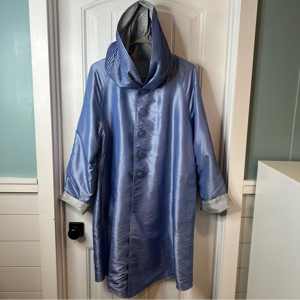 UbU‎ Pack Your Personality Periwinkle Silver Reversible Women's Jacket. Large.